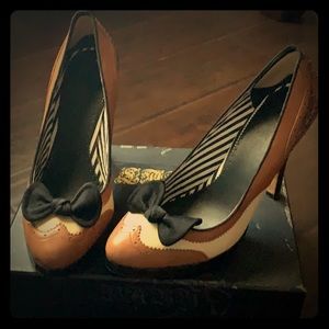 L.A.M.B. Spectator Pumps Size 9.5